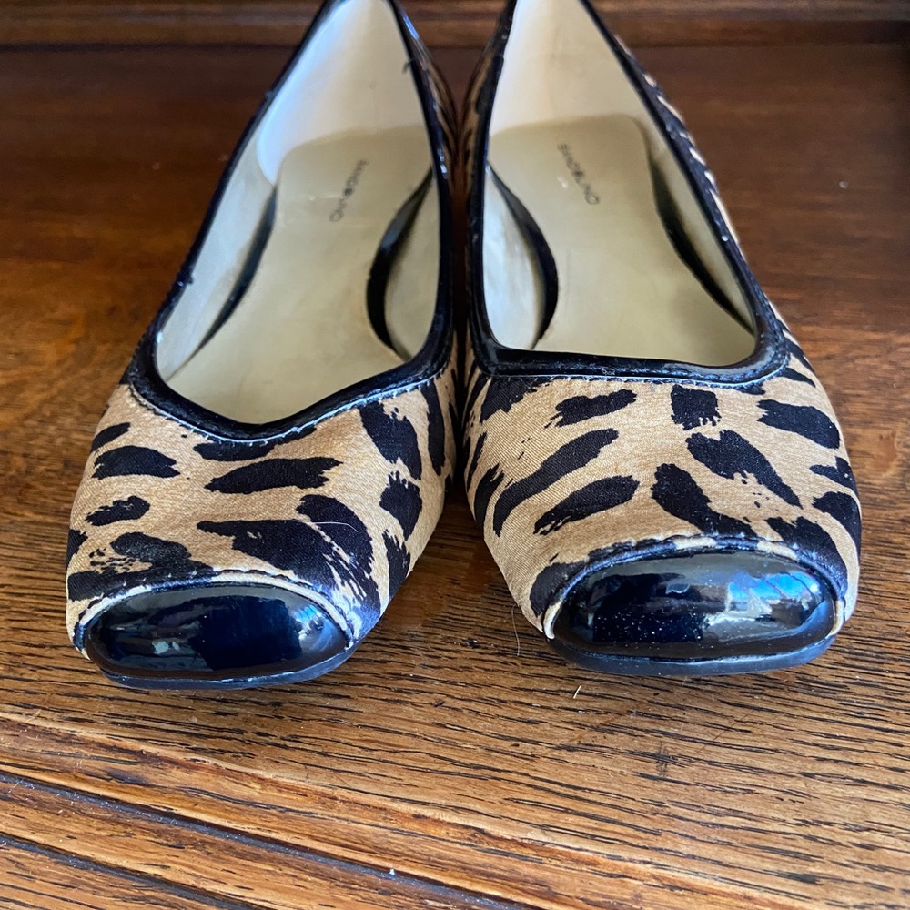 NWOT BANDALINO ANIMAL FLATS - Picture 2 of 7